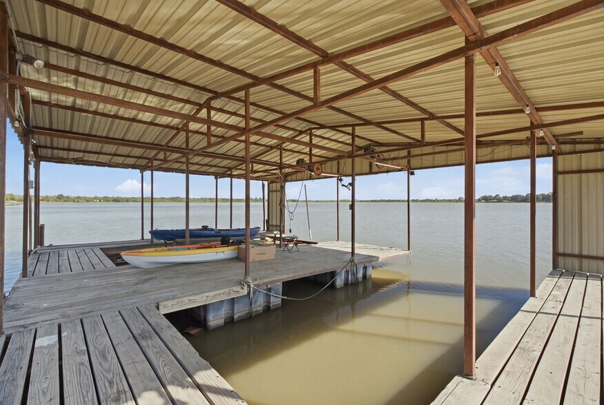 More Photos Of 7170 Briar Rd, Azle Trailer Camper Park For Sale
