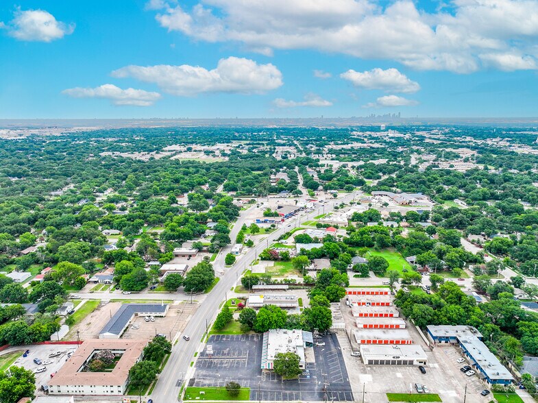 More Photos Of 1300 W Pioneer Dr, Irving Fast Food For Sale