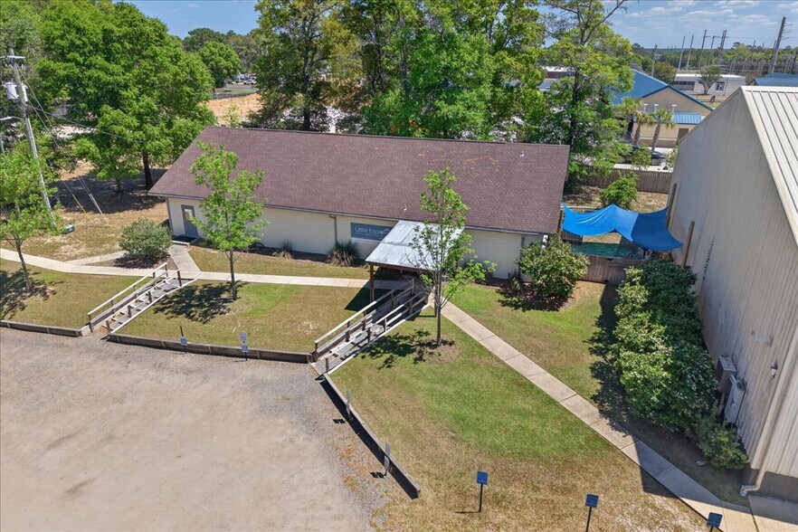 More Photos Of 100 Duggan Ave, Crestview Specialty For Sale