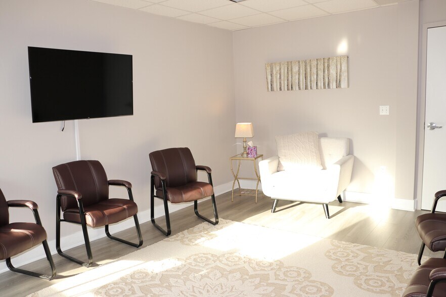 More Photos Of 3930 Walnut St, Fairfax Medical For Sale