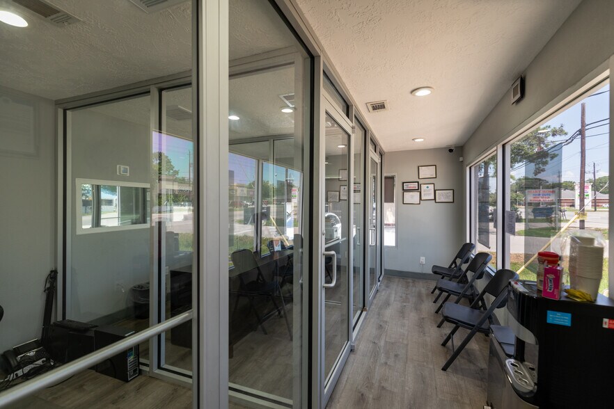 More Photos Of 510 Grand Ave, Bacliff Showroom For Sale