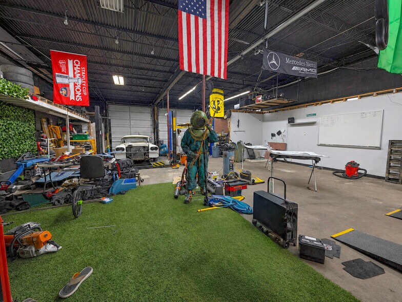 More Photos Of 2360-2370 NW 30 Ct, Fort Lauderdale Warehouse For Lease