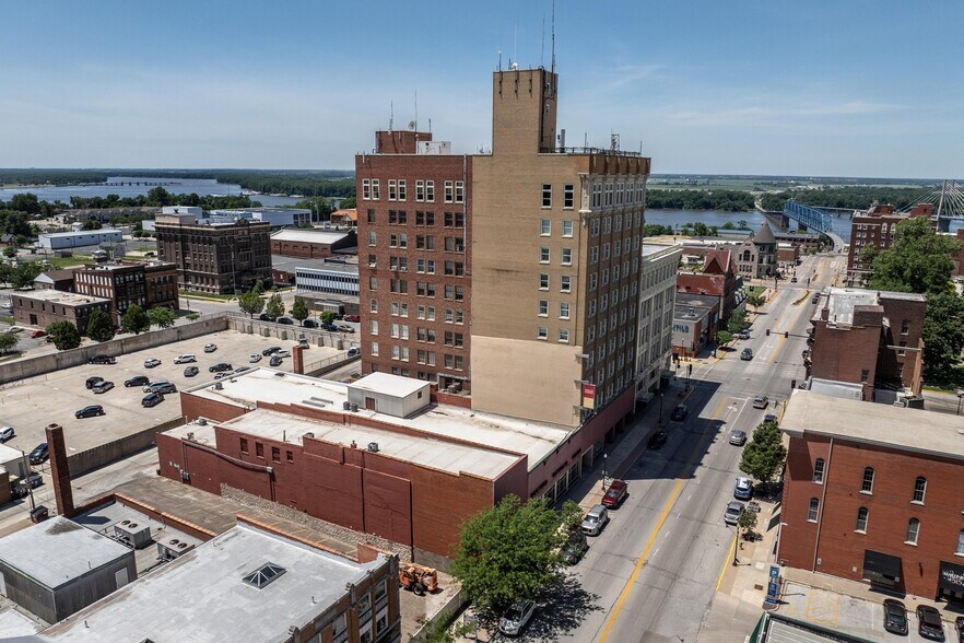 More Photos Of 516 Maine St, Quincy Flex For Sale