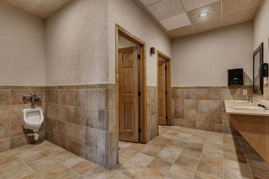 More Photos Of 14860 165th Ave, Becker Restaurant For Sale