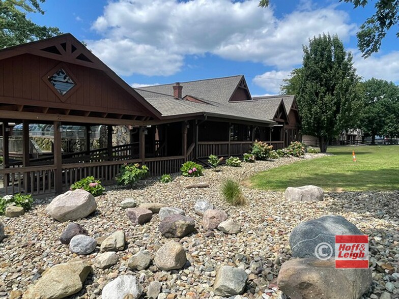 More Photos Of 335 S Main St, Munroe Falls Restaurant For Sale