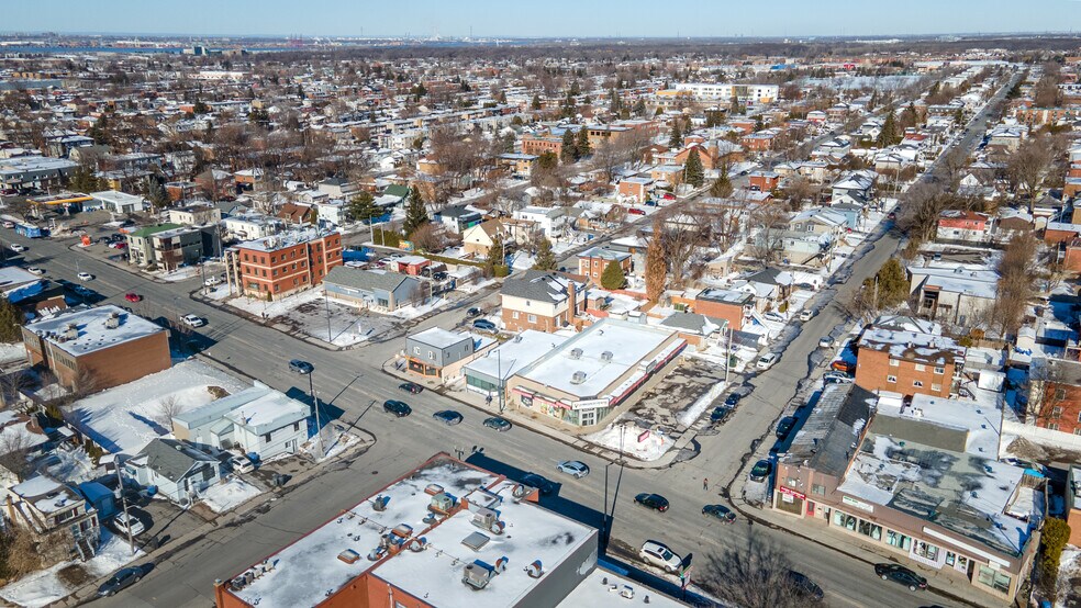 More Photos Of 2203 Ch De Chambly, Longueuil Storefront For Sale