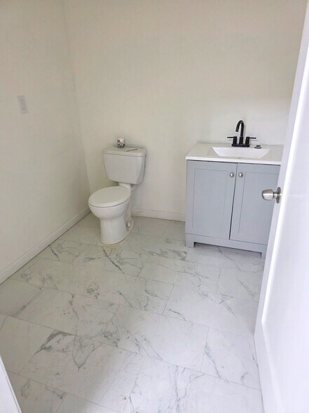 More Photos Of 111 Bank St, Waterbury Apartments For Sale