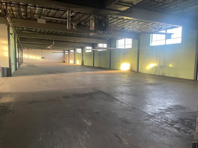 More Photos Of 85 Main Ave, Elmwood Park Manufacturing For Lease