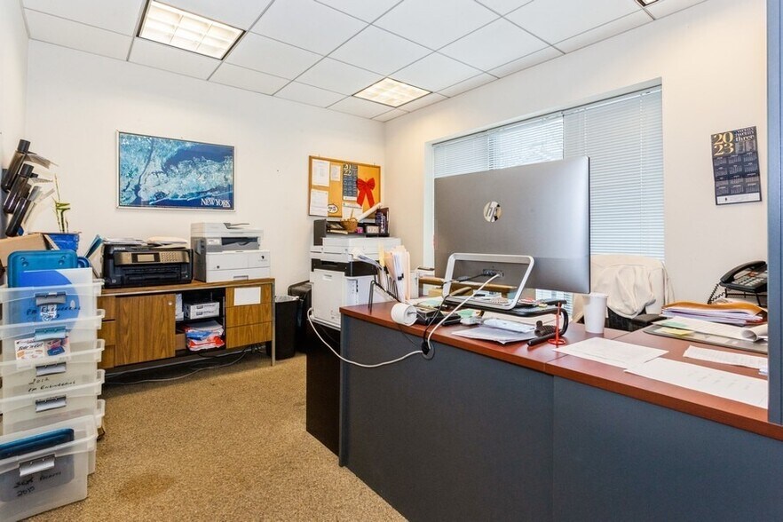 More Photos Of 10-12 Boulevard Ave, Greenlawn Storefront Retail Residential For Lease