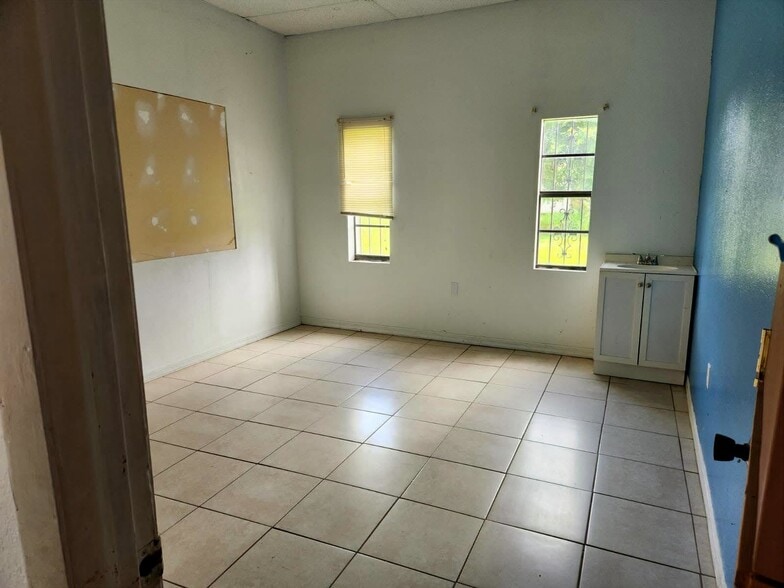 More Photos Of 4837 Martin Luther King Dr, Bowling Green General Retail For Sale