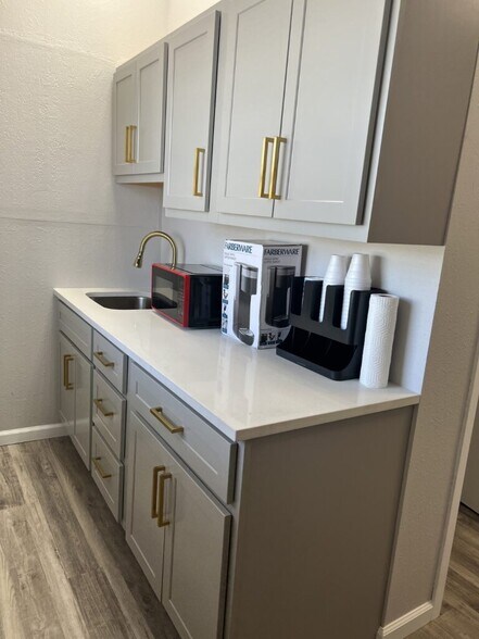 More Photos Of 510 Thatcher St, Saint Louis Truck Terminal For Sale