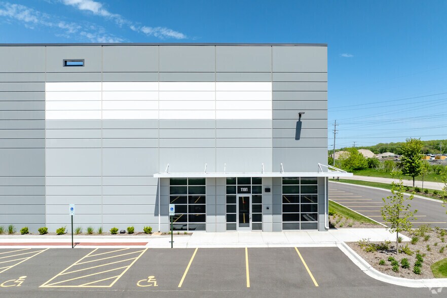 More Photos Of 1191 E Main St, East Dundee Distribution For Sale