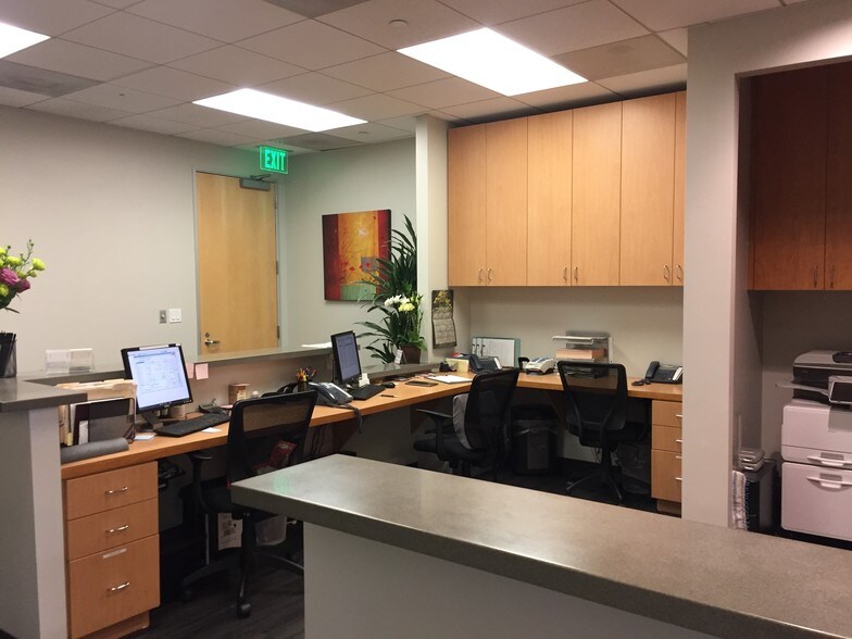 More Photos Of 14650 Aviation Blvd, Hawthorne Medical For Lease