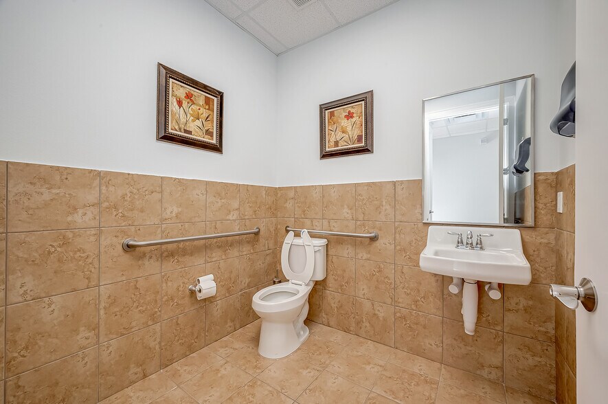 More Photos Of 16000 Park Ten Pl, Houston Medical For Lease