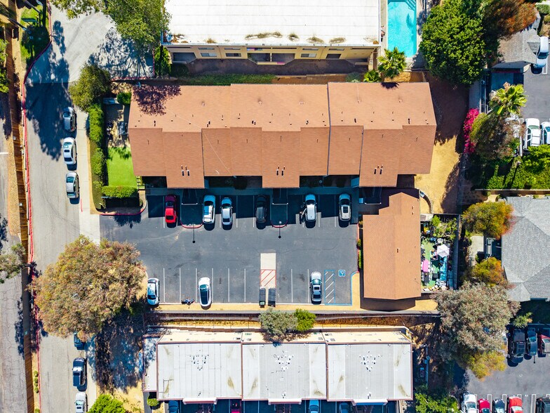 More Photos Of 725 Alturas Ln, Fallbrook Apartments For Sale