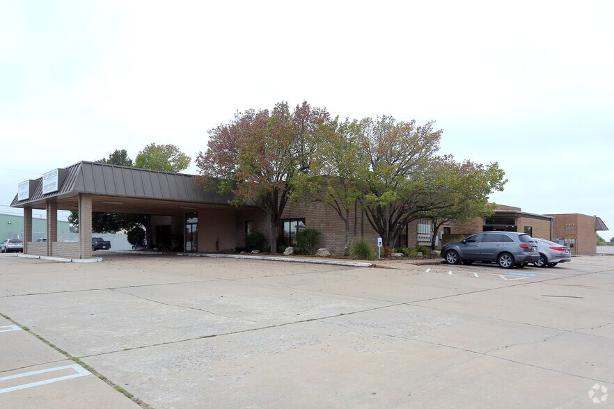 More Photos Of 3300 S Aspen Ave, Broken Arrow Medical For Sale