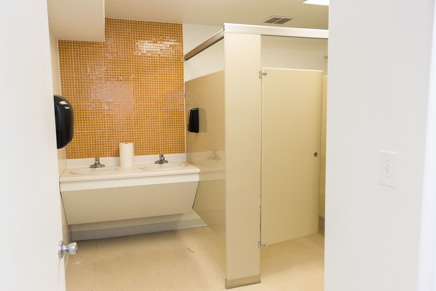 More Photos Of 1701 E Oakey Blvd, Las Vegas Religious Facility For Sale