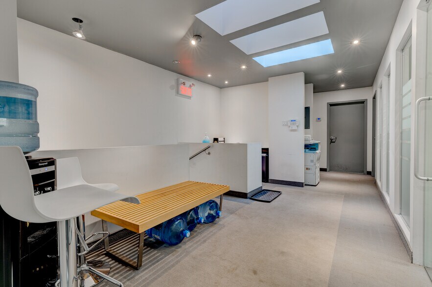 More Photos Of 6712-6714 Boul Saint-Laurent, Montréal Storefront Retail Residential For Lease