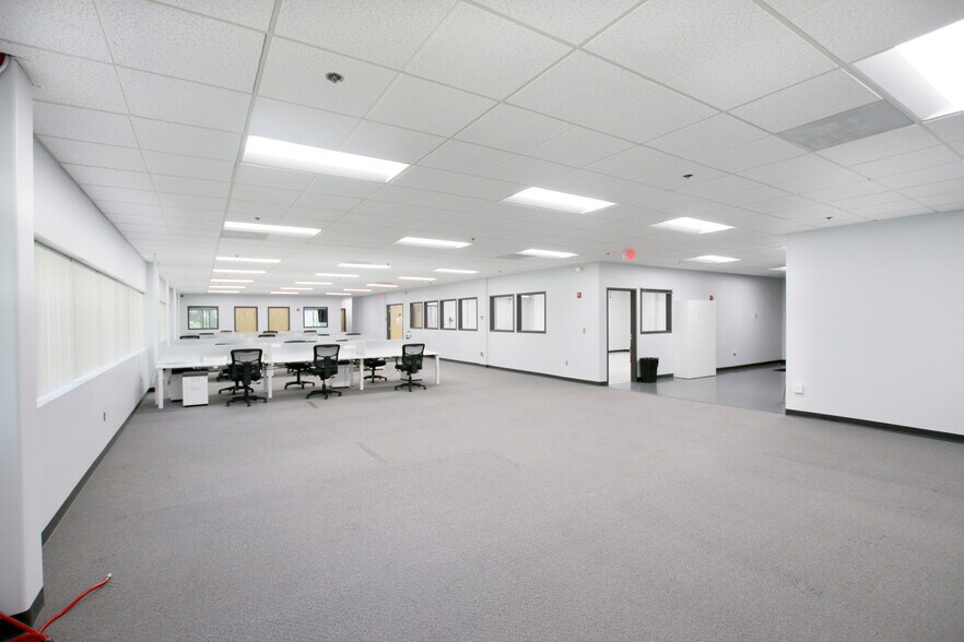 More Photos Of 16 Tech Cir, Natick Office For Lease