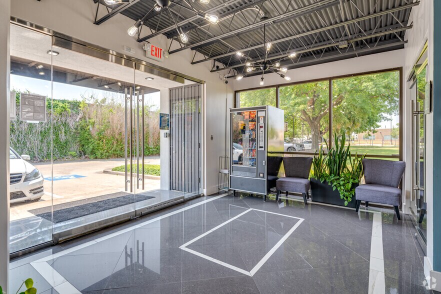 More Photos Of 6343 Skyline Dr, Houston Office For Sale