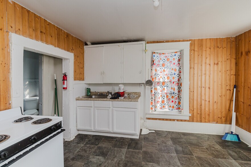 More Photos Of 638 N Broadway Ave, Wichita Multifamily For Sale