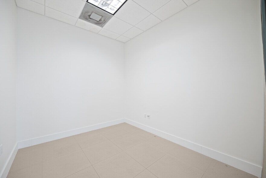 More Photos Of 175 SW 7th St, Miami Medical For Sale