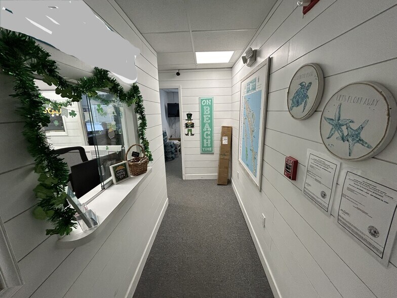 More Photos Of 3909 E Bay Dr, Holmes Beach Medical For Sale