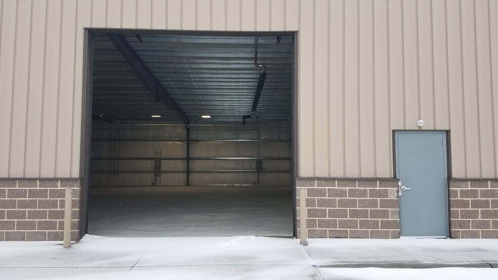 More Photos Of 2350 Judson St, Lincoln Warehouse For Lease