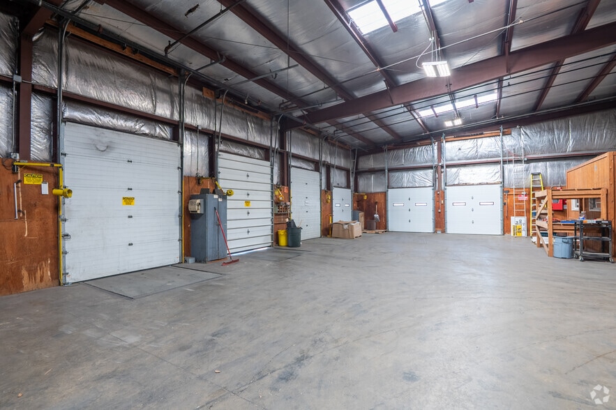 More Photos Of 2919 Packers Ave, Madison Warehouse For Lease