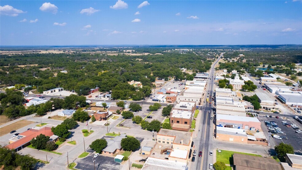 More Photos Of 301 E Brown St, San Saba Freestanding For Sale