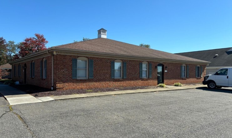 Primary Photo Of 2815 Linkhorne Dr, Lynchburg Office For Sale