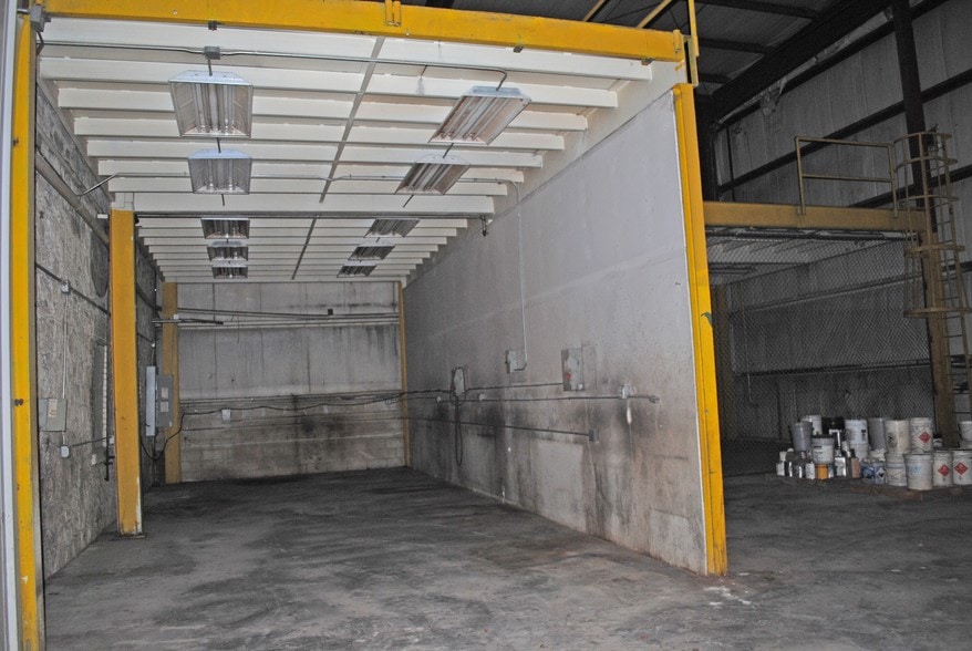 More Photos Of 223-227 S Main St, Wagoner Warehouse For Sale