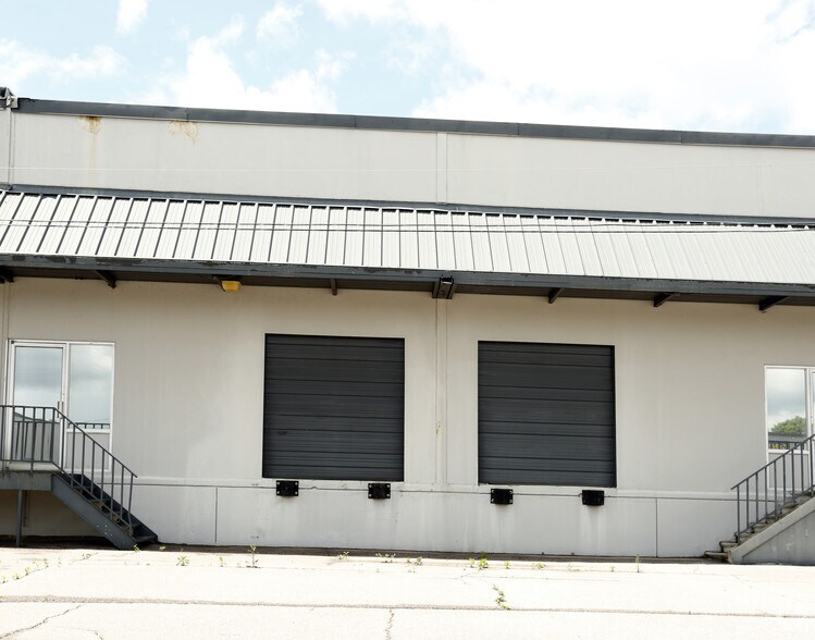 More Photos Of 3081-3159 Bellbrook Center Dr, Memphis Distribution For Lease