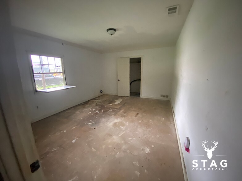 More Photos Of 401 N Frontage Rd, Valley View Office For Sale