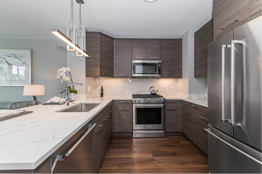 More Photos Of 300 N Canal St, Chicago Apartments For Sale