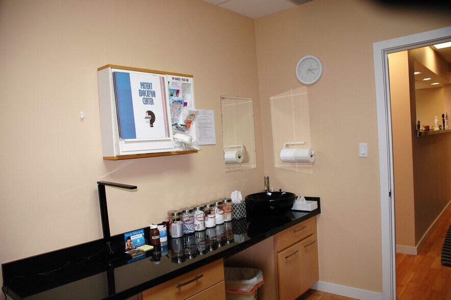 More Photos Of 1785 NE Broad Cswy, North Miami Beach Medical For Lease