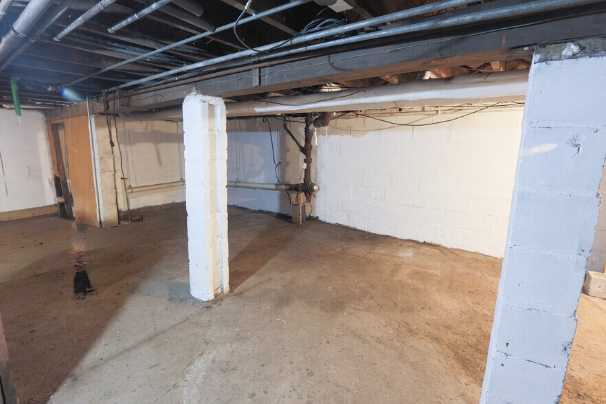 More Photos Of 3700 E Pulaski Ave, Cudahy General Retail For Sale