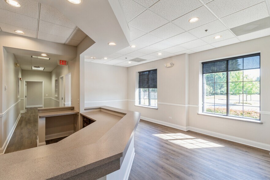 More Photos Of 6475 Washington St, Gurnee Office For Sale