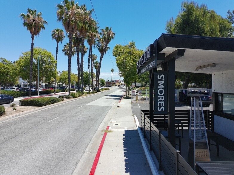 More Photos Of 922 W West Covina Pky, West Covina Storefront Retail Office For Lease