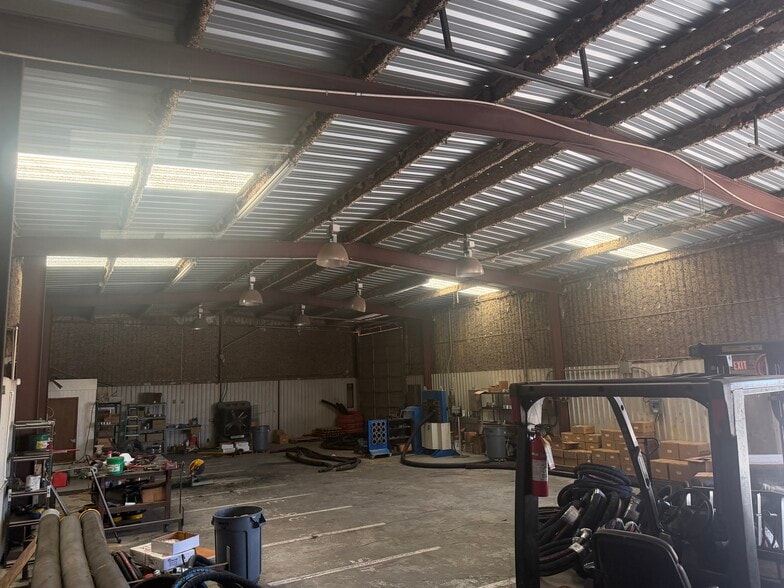 More Photos Of 1606 S Regal Ave, Odessa Warehouse For Sale