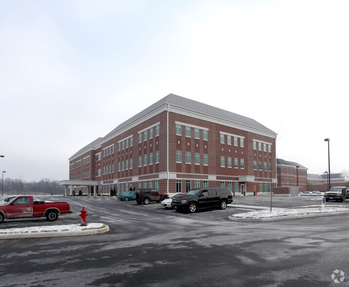 More Photos Of 5040 Forest Dr, New Albany Medical For Lease