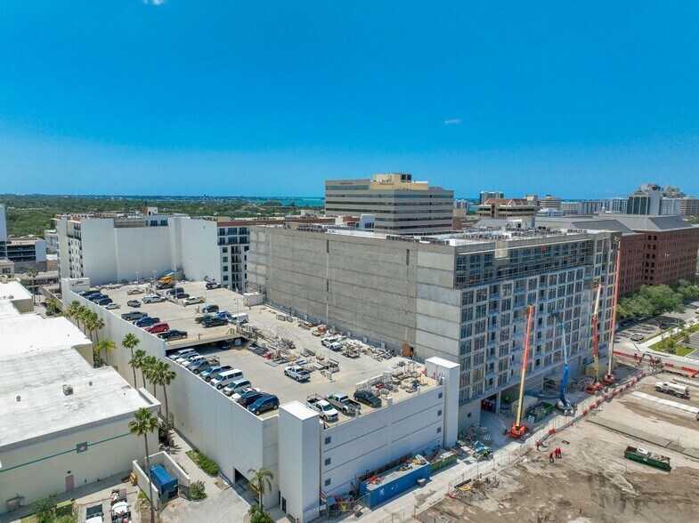 More Photos Of 1991 Main St, Sarasota Apartments For Lease
