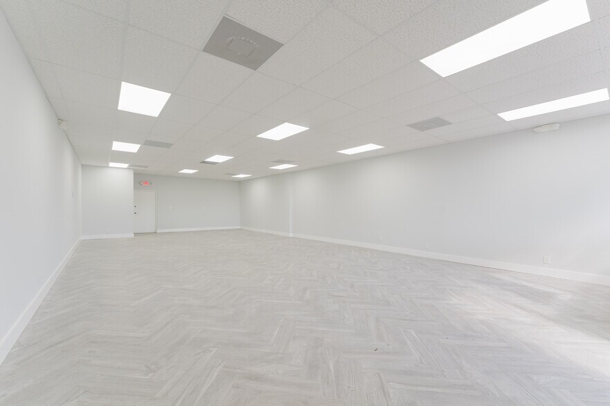More Photos Of 209 W Hillsboro Blvd, Deerfield Beach General Retail For Lease