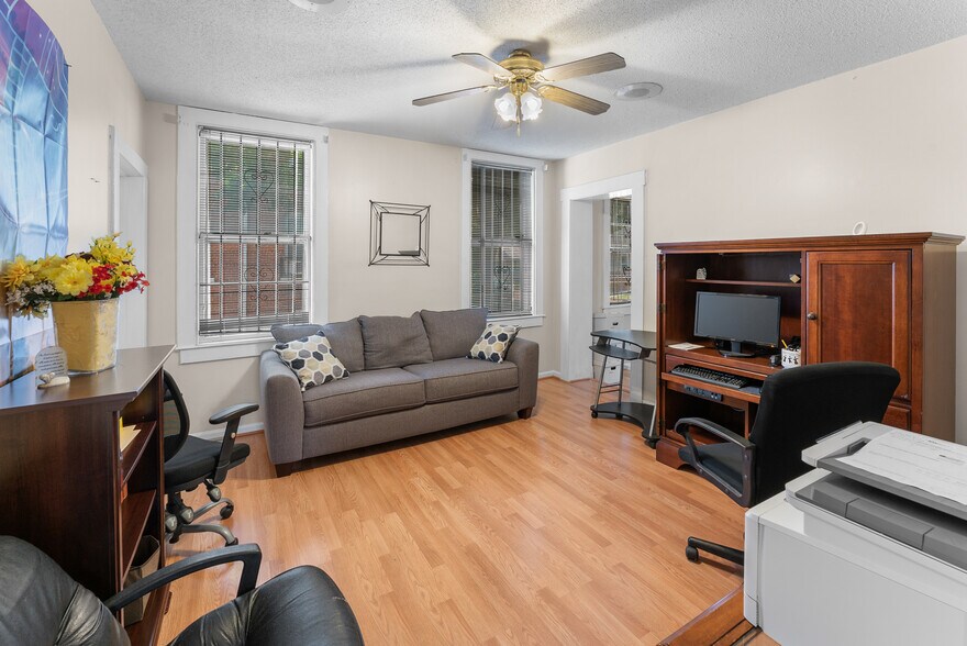 More Photos Of 902 W 36th St, Savannah Religious Facility For Lease