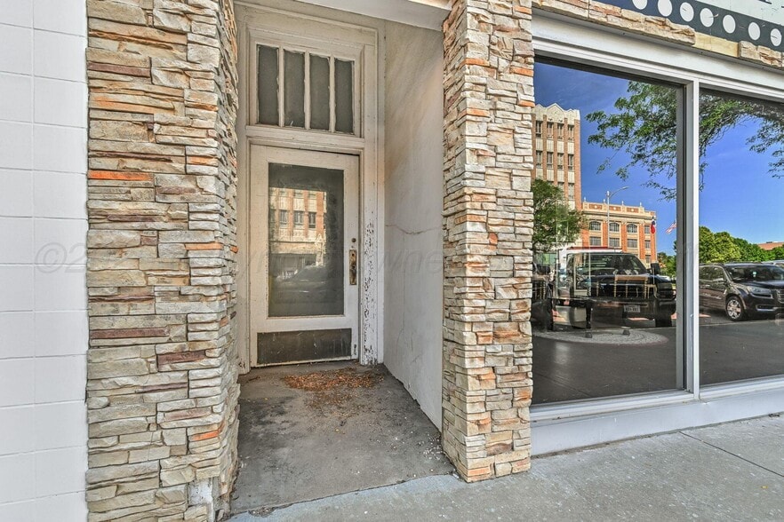 More Photos Of 119 W Kingsmill Ave, Pampa Storefront Retail Office For Sale