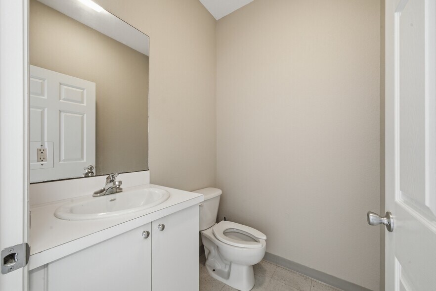 More Photos Of 401 W Interlake Blvd, Lake Placid Office For Sale
