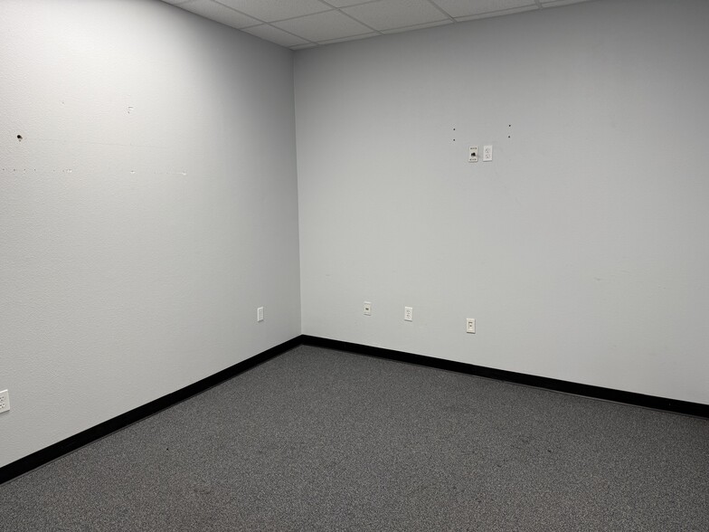 More Photos Of 1000 Schroeder Dr, Waco Warehouse For Lease