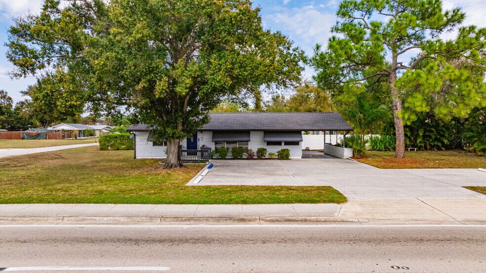 More Photos Of 164 Pondella Rd, North Fort Myers Office For Sale