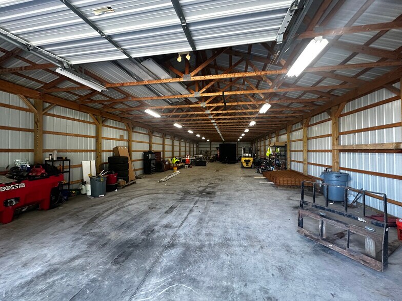 More Photos Of 7704 Maltlage Dr, Bayberry Flex For Sale