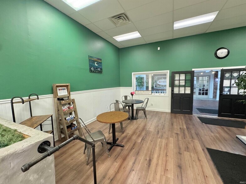 More Photos Of 125 W Jefferson St, Tipton Storefront For Lease